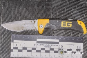 У Дніпрі чоловік під час перевірки документів вдарив ножем військового ТЦК