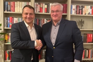 Sybiha se reúne con Sikorski en Varsovia para hablar de Hungría y el préstamo de 90 mil millones de euros de la UE