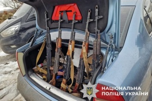 Автомати, гранатомети та боєприпаси: СБУ і поліція викрили масштабний продаж «трофейної» зброї