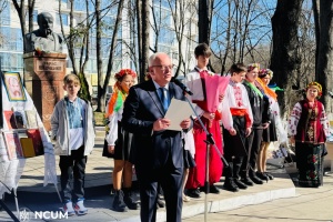 У Кишиневі вшанували пам’ять Кобзаря та передали понад тисячу книг українській гімназії
