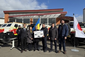Японія передала ДСНС спецтехніку та спорядження для саперів