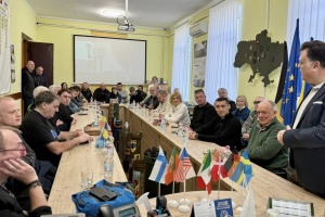 Волонтери з Бельгії привезли на Прикарпаття 12 авто для військових