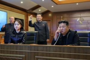 Кім Чен Ин спостерігав за випробуванням крилатих ракет разом із донькою