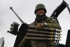 Нацгвардійці показали, як працює по дронах шведська гармата Bofors L70