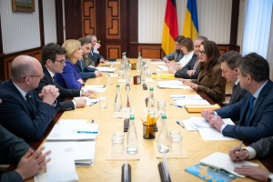 Виробництво дронів та підготовка бійців ЗСУ: Свириденко і Кльокнер обговорили посилення співпраці