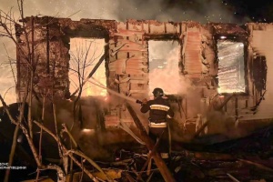 На Чернігівщині через падіння ворожого дрона загинула дитина, батьки - поранені