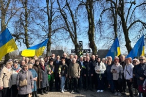 Społeczność ukraińska i dyplomaci uczcili pamięć poległych Ukraińców w Sahryniu w Polsce

