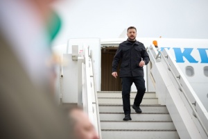 ゼレンシキー宇大統領、パリに到着