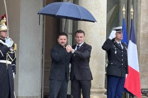 Зеленський прибув до Єлисейського палацу на зустріч із Макроном