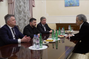 Поширює правду про російську війну: Зеленський зустрівся у Парижі з філософом Бернаром-Анрі Леві