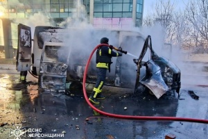 Росіяни атакували дроном мікроавтобус у Херсоні