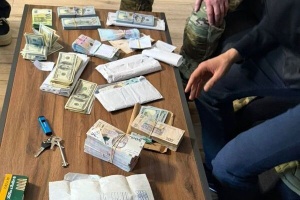 Two high-ranking officials from regional SSU departments detained on bribery charges