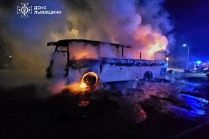 У Львові після вибуху загорівся автобус