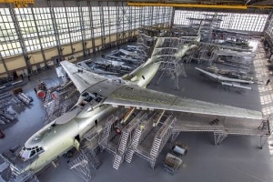 À Staraïa Roussa, en Russie, des drones ukrainiens ont attaqué une usine de maintenance des avions