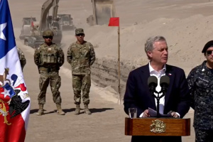 Чилі почала копати рів на кордоні з Перу для боротьби з незаконною міграцією