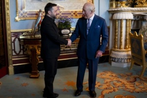 Зеленський подарував Чарльзу ІІІ iPad із системою контролю ситуації на фронті у режимі реального часу