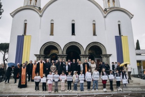 У Римі пройшла Хресна дорога за мир в Україні за участі іноземних дипломатів і дітей