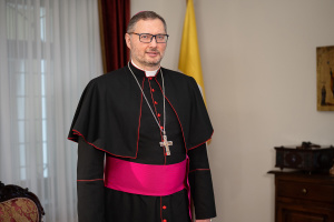 Апостольський нунцій розповів про роль Святого Престолу у поверненні депортованих українських дітей 