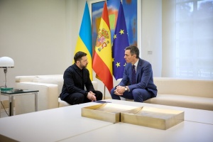 Zełenski rozmawiał z premierem Hiszpanii o przekazaniu Ukrainie 90 miliardów euro