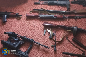 У різних регіонах затримали чотирьох торговців «трофейною» зброєю