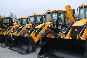 JICA передала громадам Запоріжжя та Чернігова 38 одиниць техніки для відновлювальних робіт