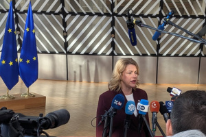 ЄС має знайти спосіб розблокувати кредит для України - прем'єрка Латвії