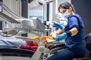 Хворі зуби можуть стати причиною онкології та діабету - лікарі