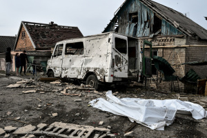 ロシア軍、ウクライナ南部ザポリッジャを無人機で攻撃　死者２名、負傷者６名