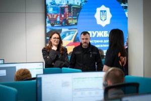 Свириденко в Одесі відвідала комунікаційний центр Служби 112 