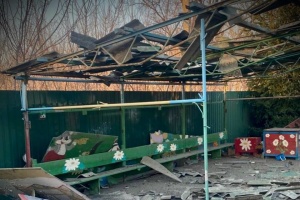 Загарбники вдарили безпілотником по дитсадку у Сумській громаді