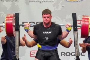 Українець Мельничук виграв «золото» мальтійського Євро-2026 з пауерліфтингу