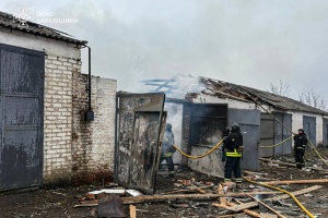 Росіяни вдарили дронами по медзакладу на Харківщині