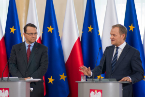 Туск і Сікорський розкритикували Навроцького за підтримку Орбана перед виборами