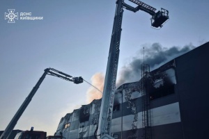 Масштабну пожежу на Київщині ліквідували, є постраждалий