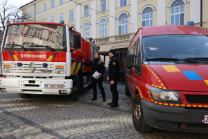Львів отримав 13 автомобілів і гуманітарну допомогу від бельгійського Мехелена