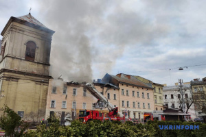 Rusia ataca un edificio residencial en Lviv con un dron; se reportan víctimas