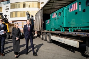 Ucrania recibe generadores y maquinaria pesada para la mejora de la tierra procedentes de EE.UU.