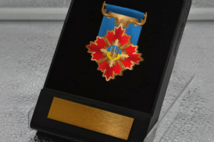 Діаспора в Канаді вшанувала медалями добровольців, які боролися за Україну