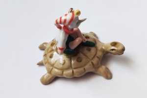 Херсонський художній музей отримав від Київської митниці конфісковану порцелянову мініатюру