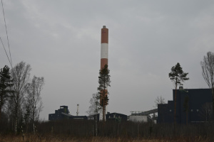 В Естонію з території Росії залетів дрон і врізався у трубу електростанції