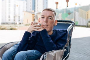 Скандал зі збором коштів на лікування: Назарій Гусаков повернувся в Україну