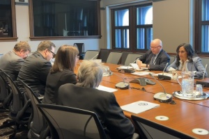 Глава МЗС Канади запевнила представників української громади у підтримці України