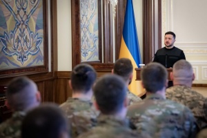 «Ваша робота додає хорошого настрою всім українцям»: Зеленський нагородив воїнів СБУ
