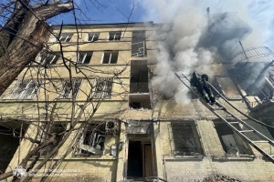 Ворог вдарив по Дніпру - пошкоджена багатоповерхівка, є постраждалі