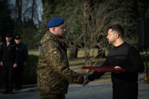 Зеленський нагородив нацгвардійців та передав «Золоті Зірки» родинам загиблих Героїв