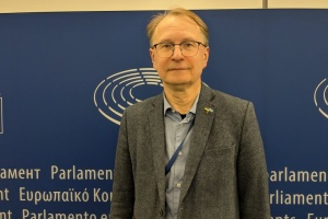 Боротьба з дезінформацією: євродепутат вважає, що уряди мають залучати допомогу громадських організацій