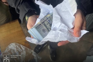 Незаконний виїзд за $30 тисяч - на Львівщині затримали прикордонника