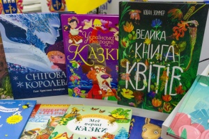 Тернопільщина передала книги для дітей-біженців на Кіпрі