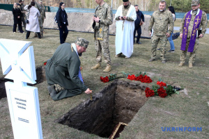 На НВМК поховали невідомих військових та поліцейських, загиблих від російської агресії
