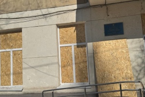 В Одесі через нічну атаку РФ пошкоджений Фронт-офіс соцзахисту населення